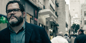 O “Barulho Feio” de Romulo Fróes já pode ser ouvido