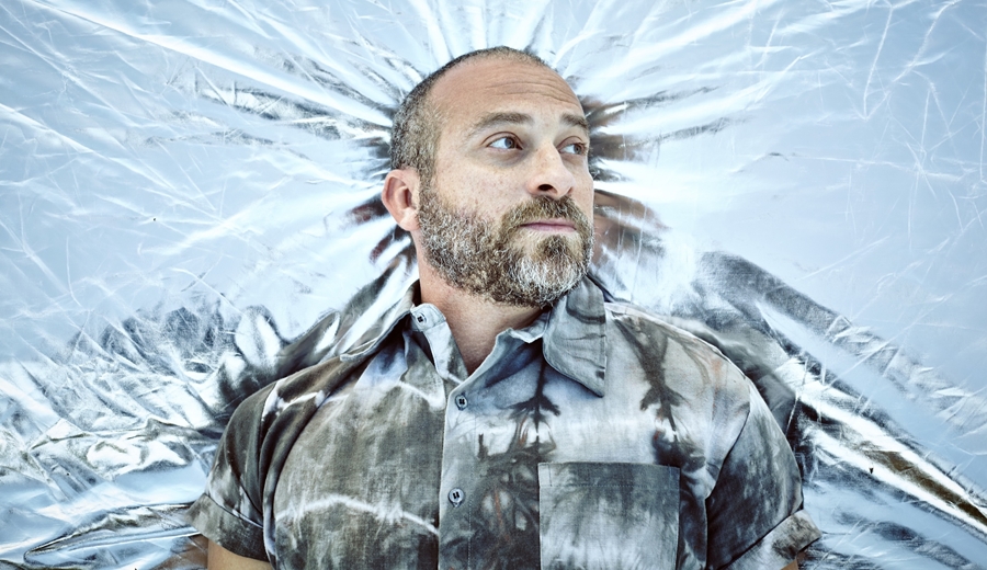 Lucas Santtana: Sobre Noites e Dias